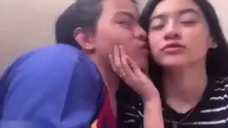 Sepasang Sejoli Lagi Panas-panasan Di Kamar Kos, Nggak Ada Yang Ganggu.