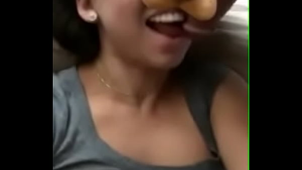 Cewek India Ngasih Blowjob, Bibir Basah Ngelekatin Kontol