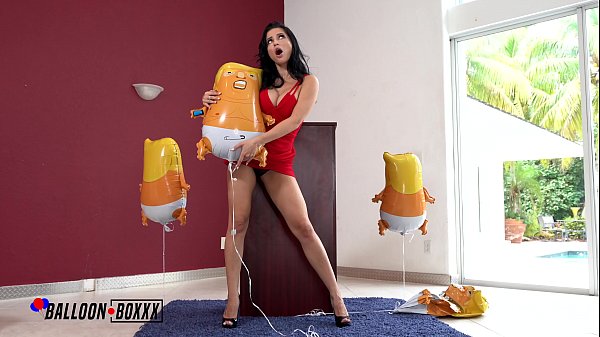 Bokep Rusia Crystal Rush Nungging Goyangin Balon Trump, Bikin Muncrat!