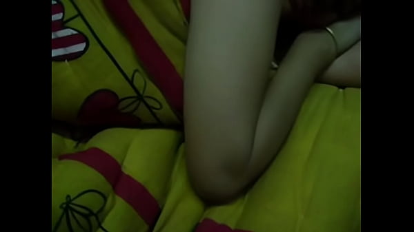 Desi Bhabhi Lagi Mesra Sama Tetangga, Siap Digebukin Di Kamar Kosong