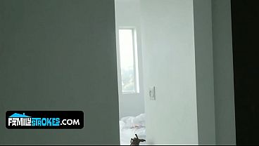 Tebal Si Blonde Tiri Daisy Stone Dapat Tembakan Mani Dari Kakak Tiri Sange