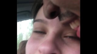 Cewek Lesbian Temen Deket Basah Kuyup Pas Latihan, Langsung Nundukin Pantat