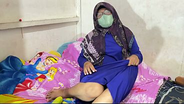 Wanita Berhijab Lagi Mainin Diri Sendiri, Nafsu Panas Menggoda.