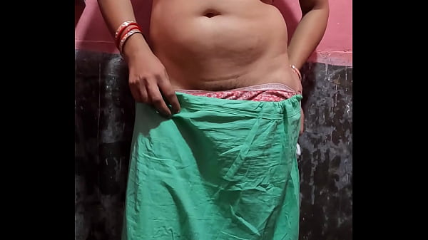 Ibu Desi Lagi Cukur Bulu Memeknya Biar Makin Basah Pas Digenjot.