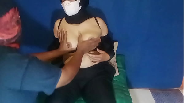 Mainin Pussy Satpam Cewek Horny Pake Mainan Sampe Crot, Jilmek Puol