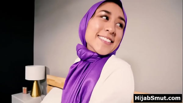 Gadis Arab Berjilbab Digebrak Tanpa Izin Ortu